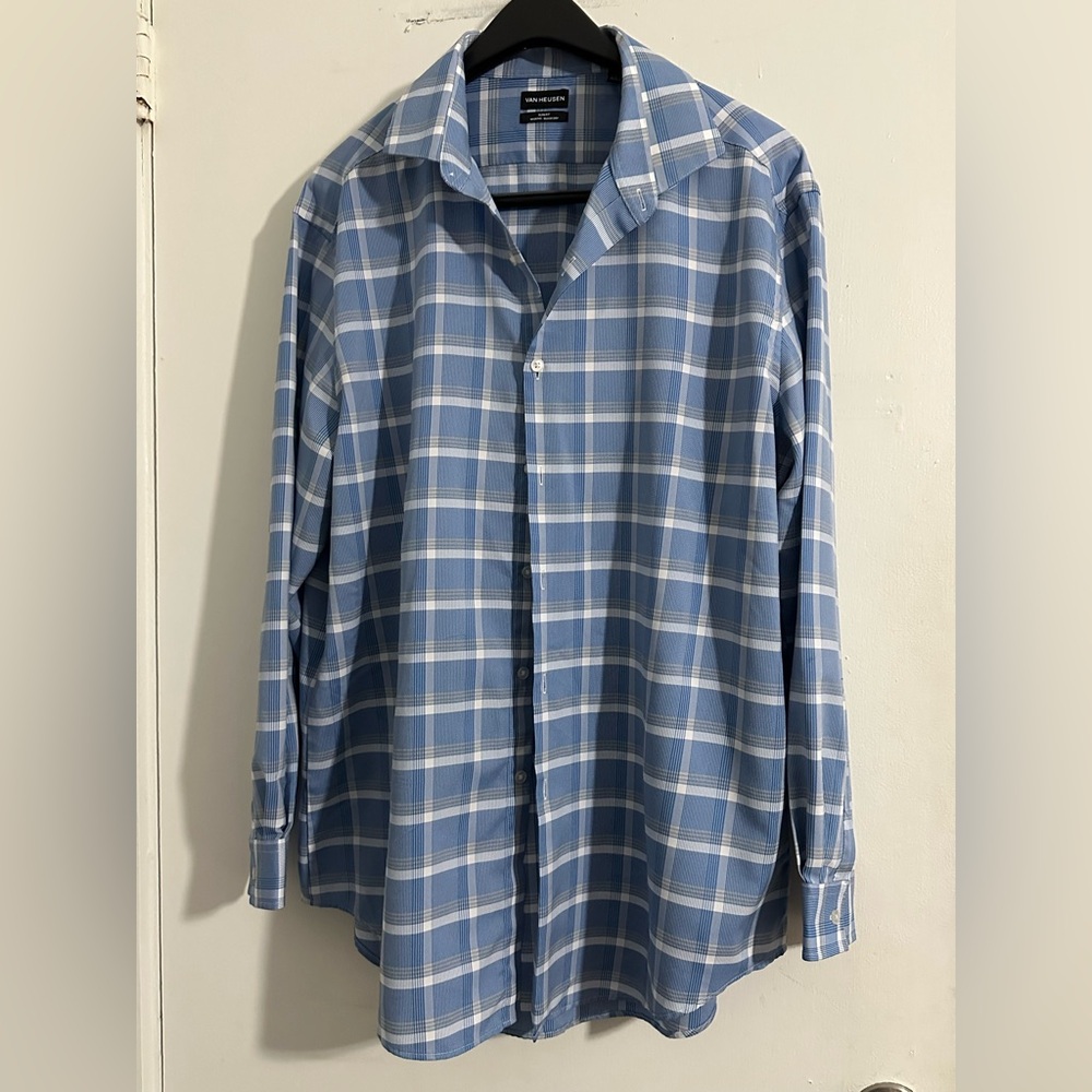 VAN HEUSEN slim Fit men’s blue & gray shirt size XL
Pre-owned EUC worn once